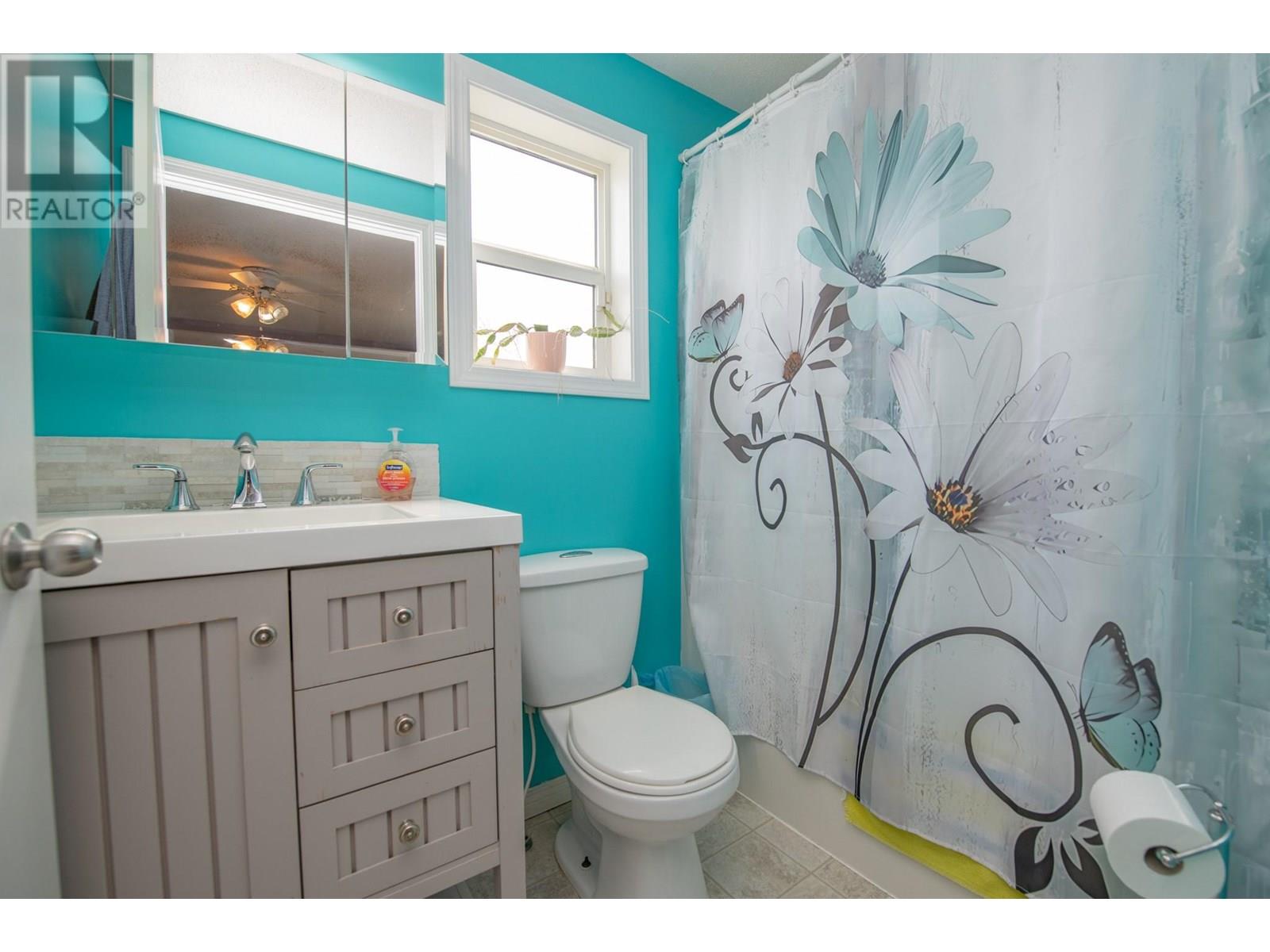 Photo 2 of 1713 15 Avenue, Vernon BC