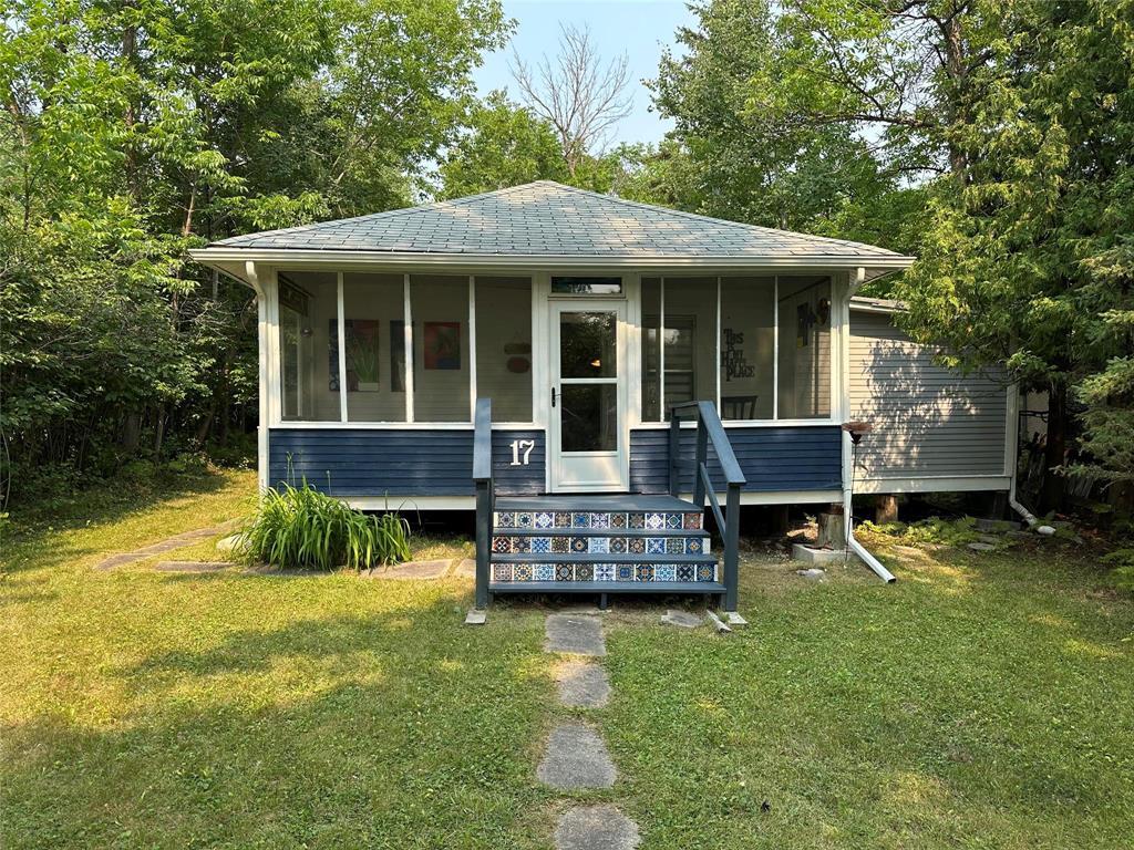 Photo 36 of 17 Central Avenue, Grand Marais MB