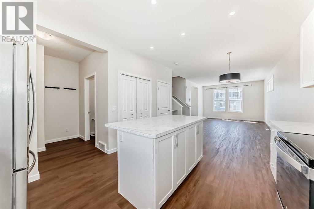 Photo 9 of 80 Magnolia Way Se, Calgary AB