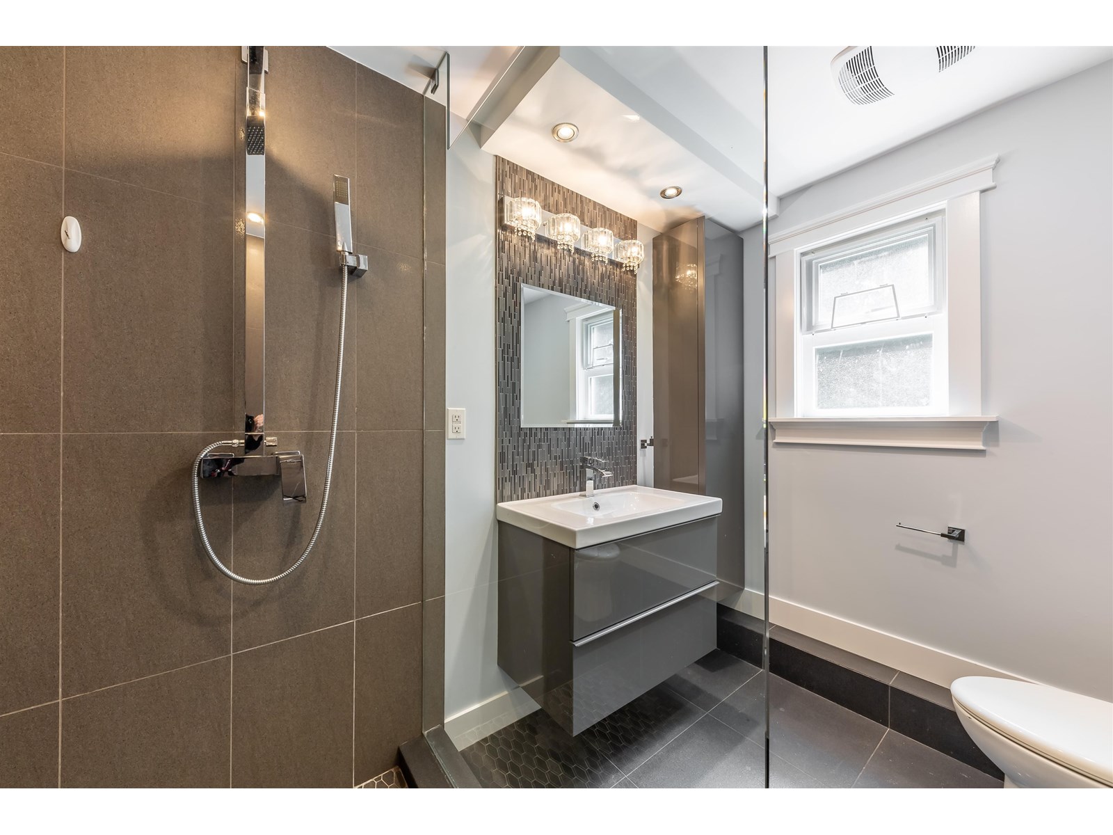 Photo 7 of 14092 Crescent Road, Surrey BC