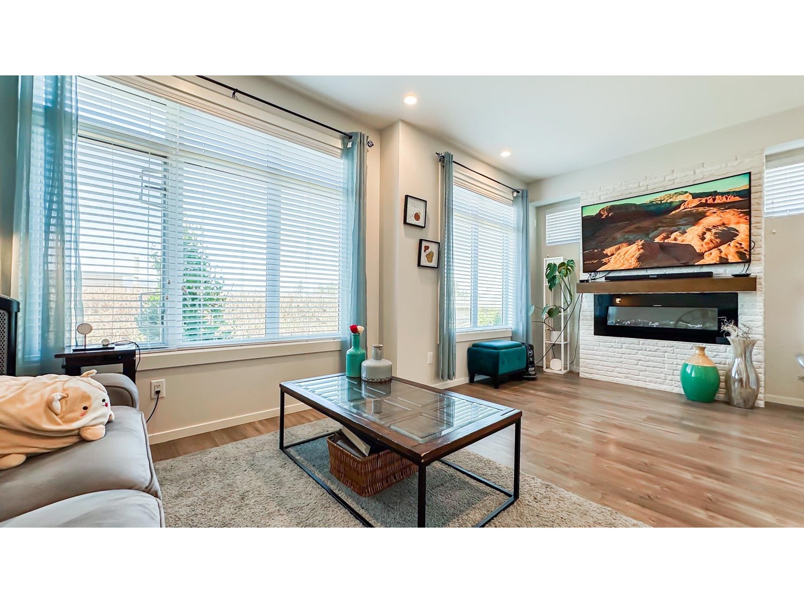 Photo 3 of 20 17557 100 Avenue, Surrey BC