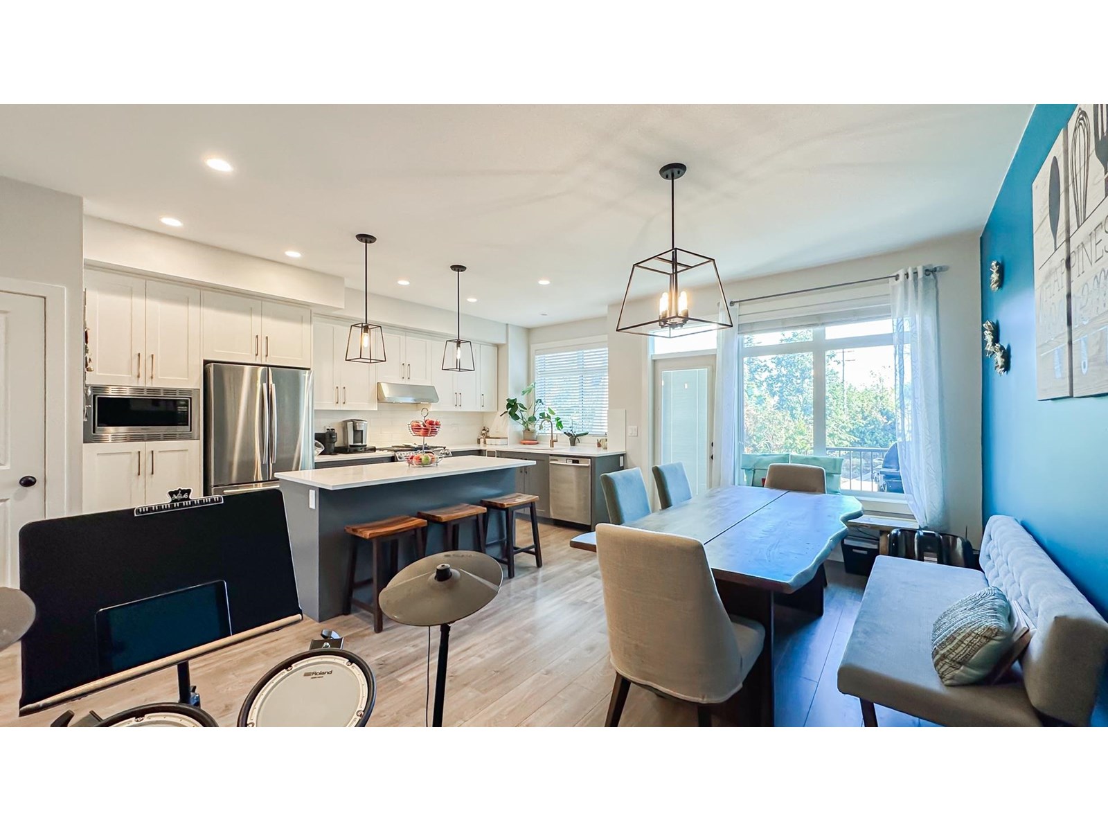 Photo 1 of 20 17557 100 Avenue, Surrey BC