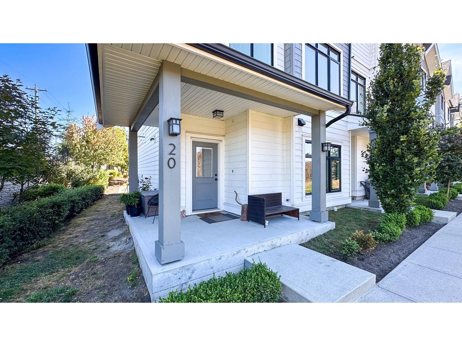 Photo 4 of 20 17557 100 Avenue, Surrey BC
