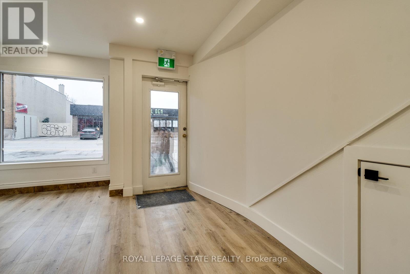 Photo 11 of 18 Barton Street E, Hamilton ON