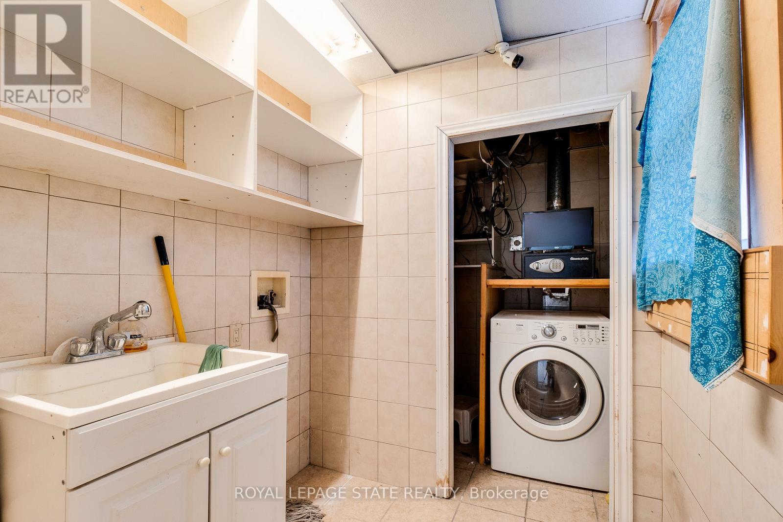 Photo 17 of 18 Barton Street E, Hamilton ON