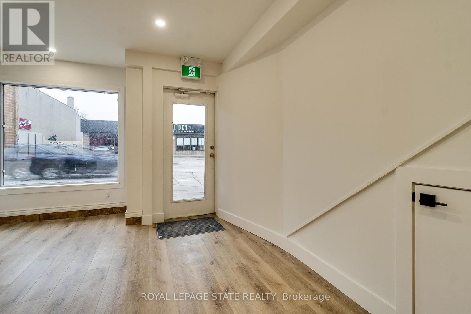 Photo 10 of 18 Barton Street E, Hamilton ON