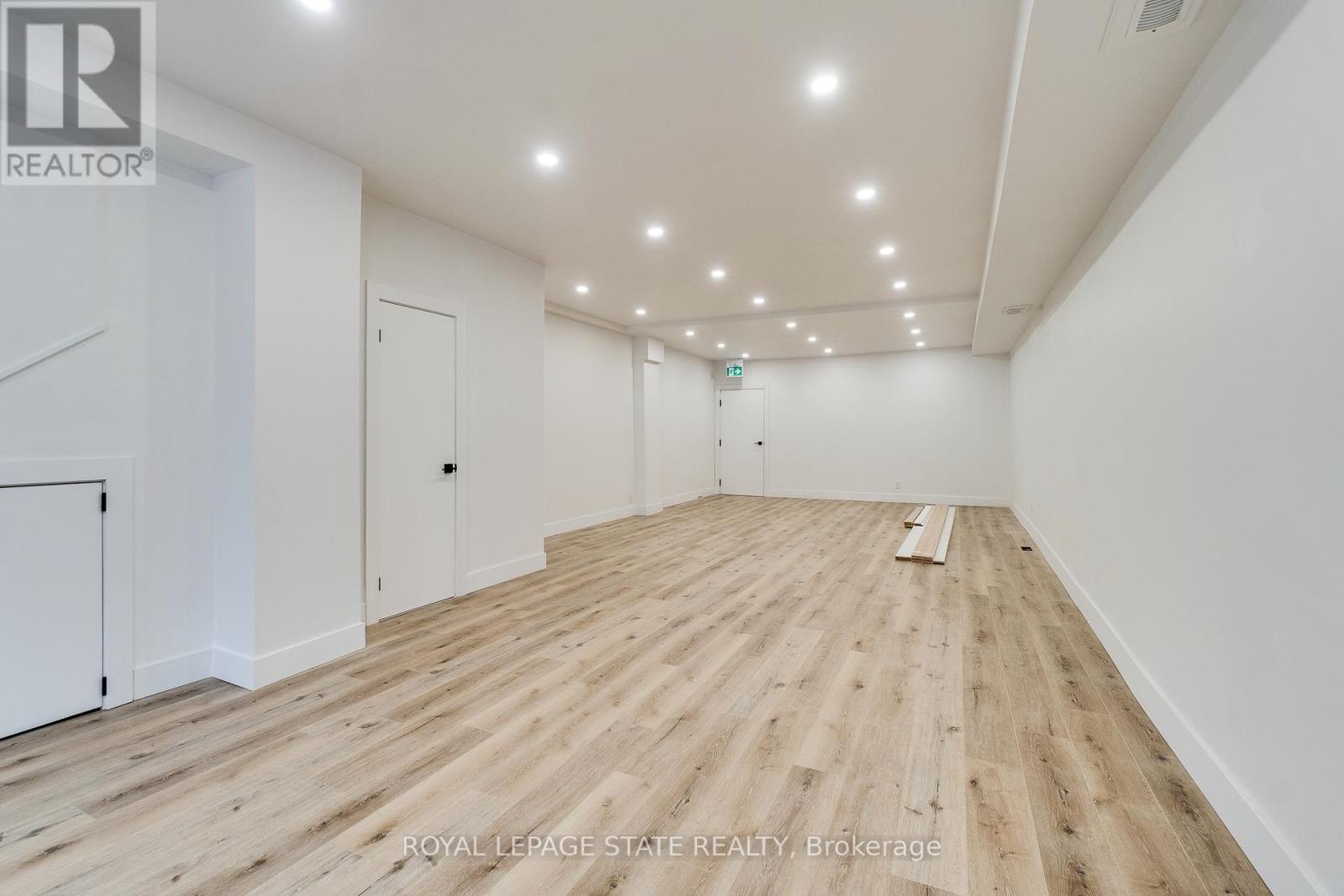 Photo 15 of 18 Barton Street E, Hamilton ON