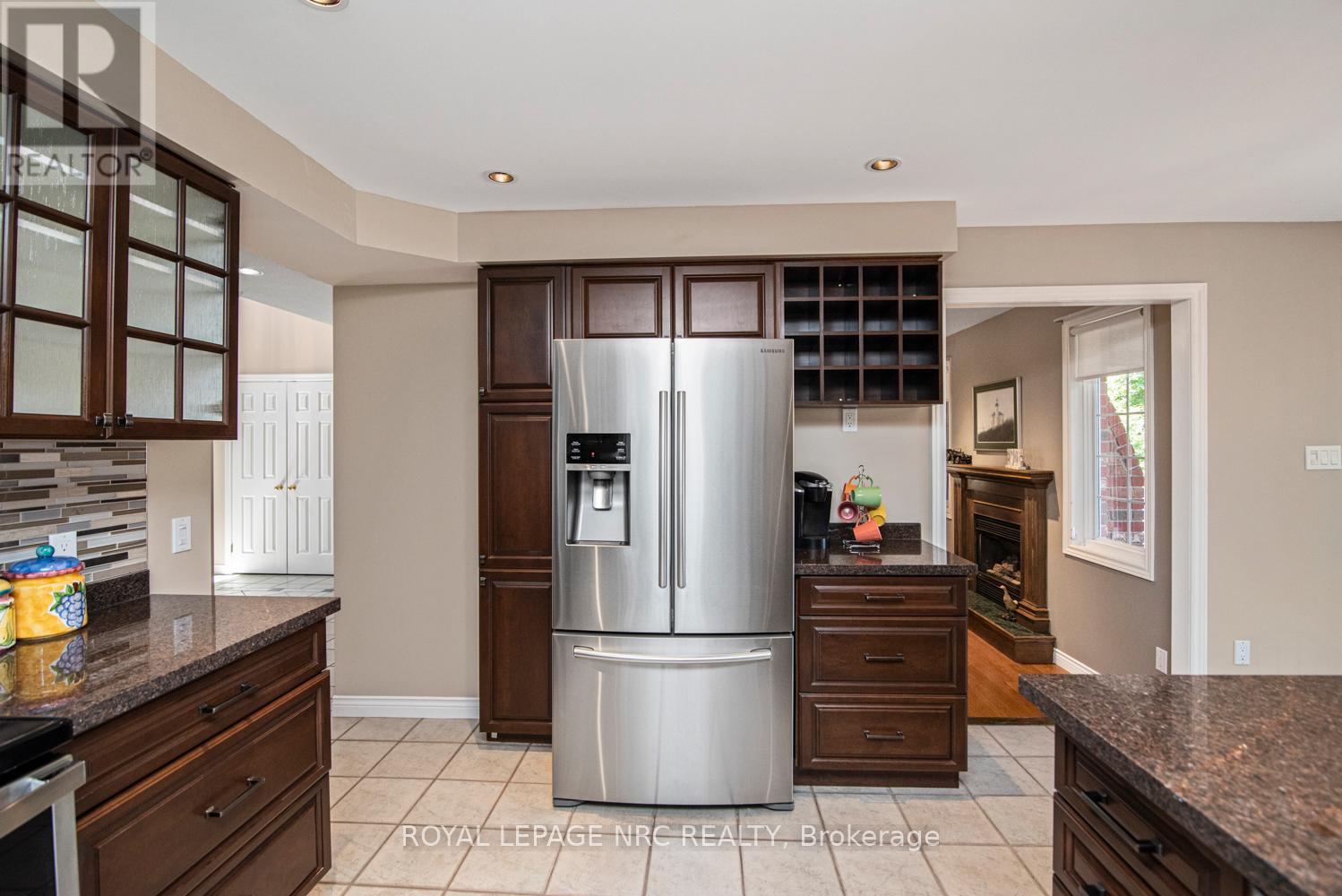 Photo 13 of 149 Dorchester Drive, Grimsby ON