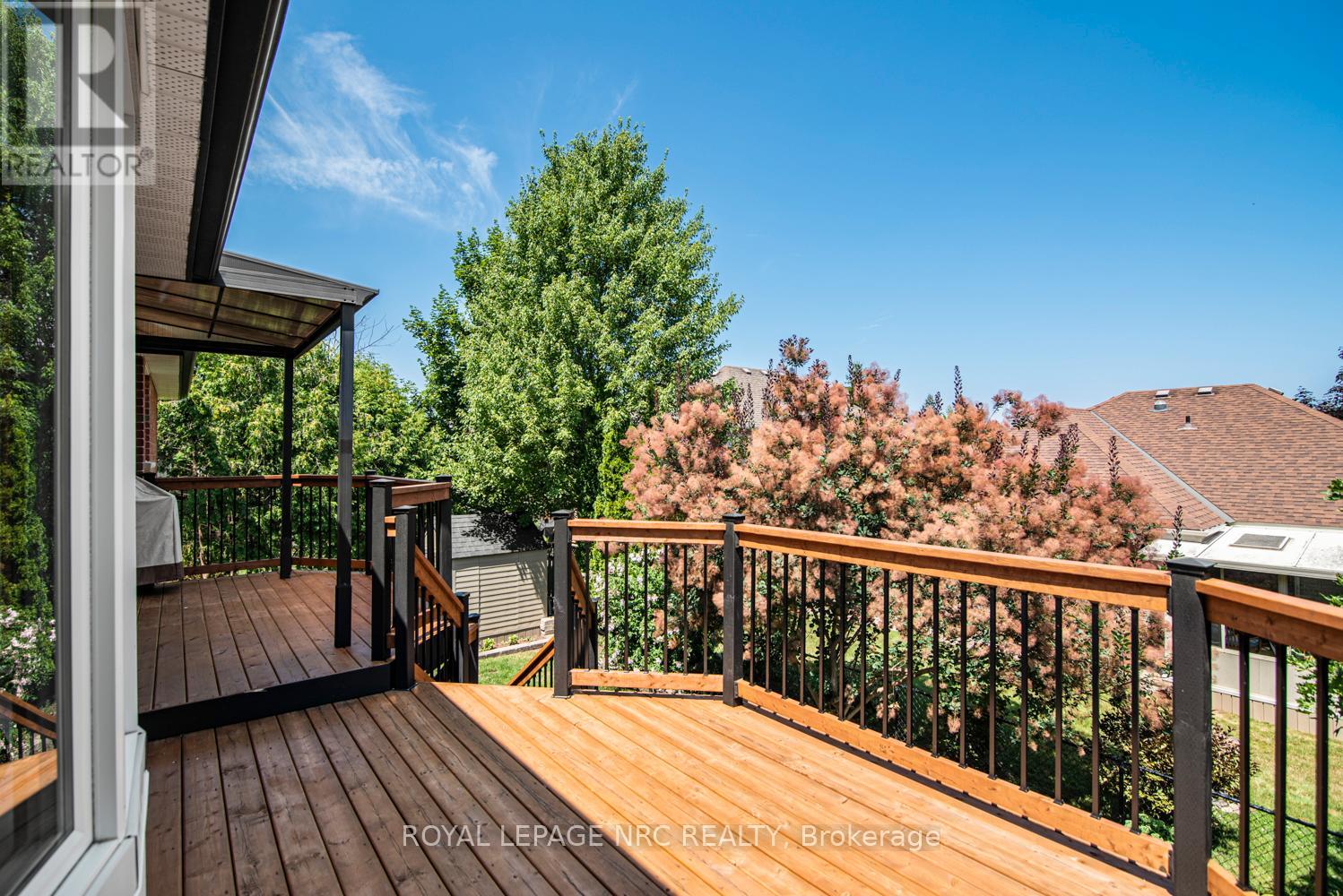 Photo 17 of 149 Dorchester Drive, Grimsby ON