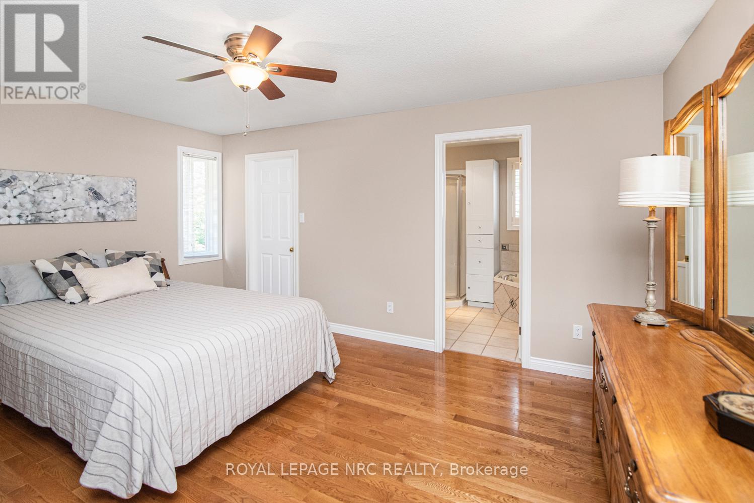 Photo 20 of 149 Dorchester Drive, Grimsby ON
