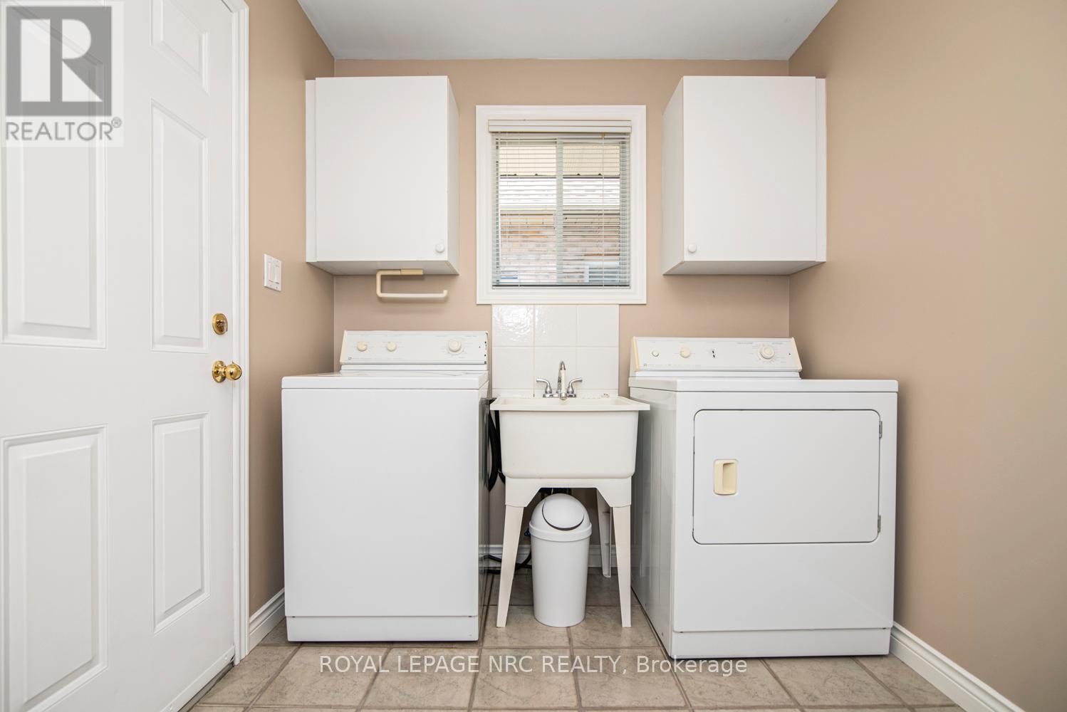 Photo 23 of 149 Dorchester Drive, Grimsby ON