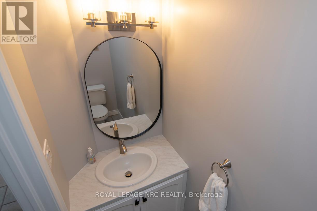Photo 24 of 149 Dorchester Drive, Grimsby ON