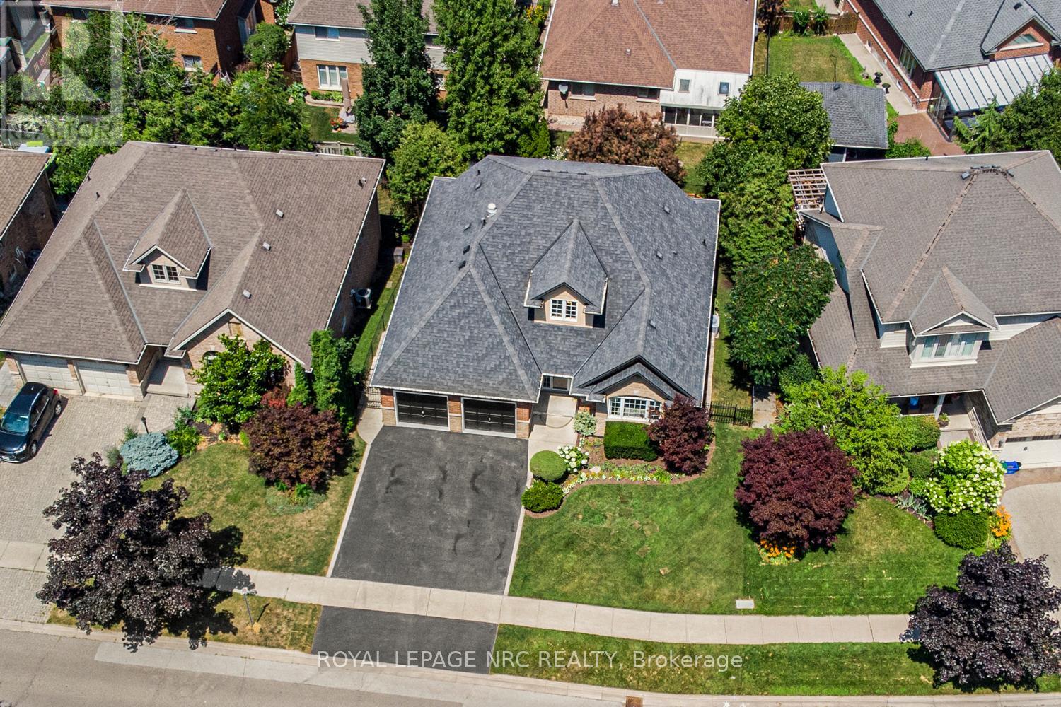 Photo 3 of 149 Dorchester Drive, Grimsby ON