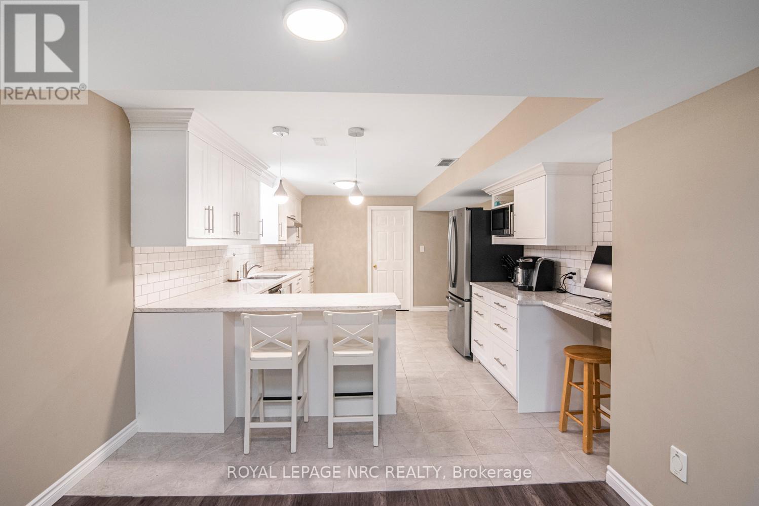 Photo 32 of 149 Dorchester Drive, Grimsby ON
