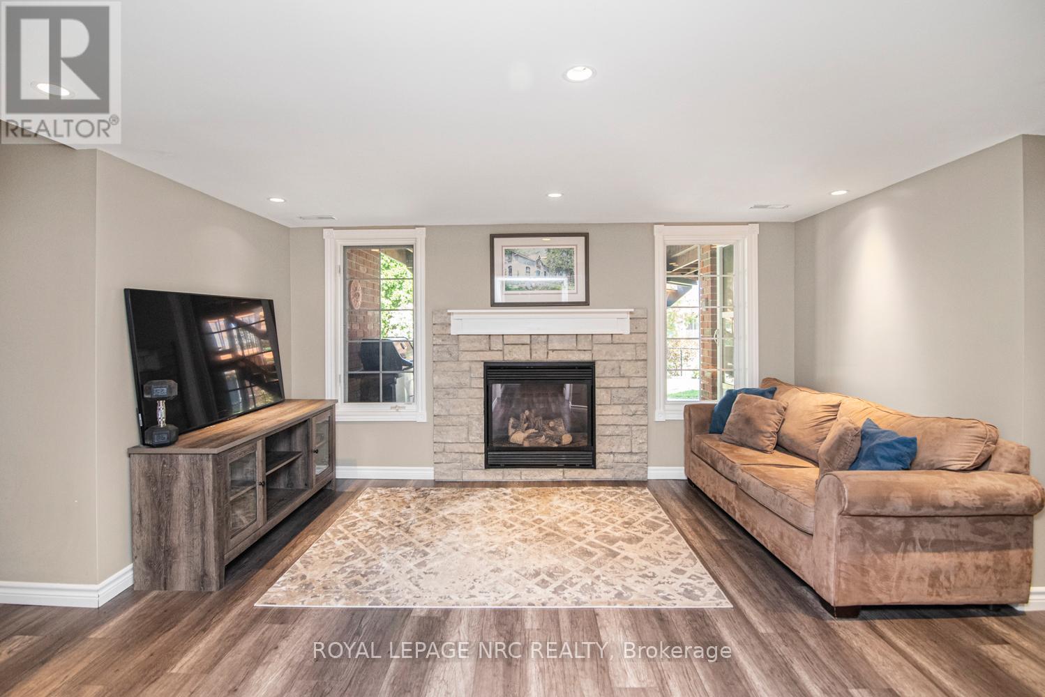 Photo 35 of 149 Dorchester Drive, Grimsby ON