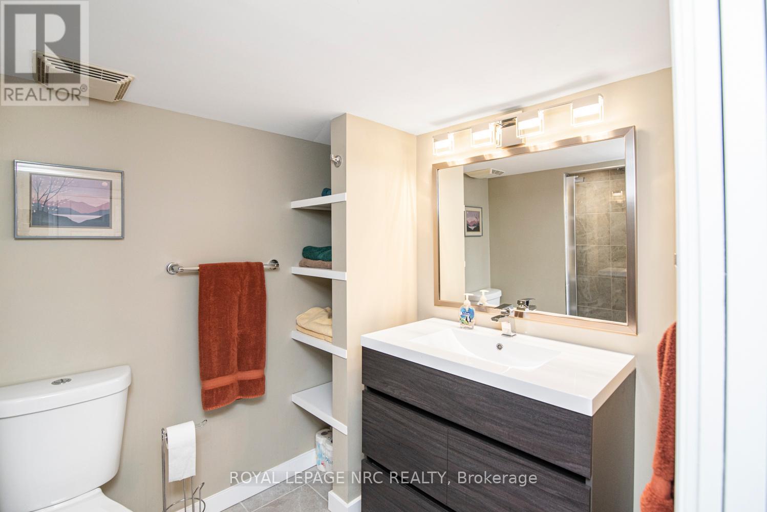 Photo 37 of 149 Dorchester Drive, Grimsby ON