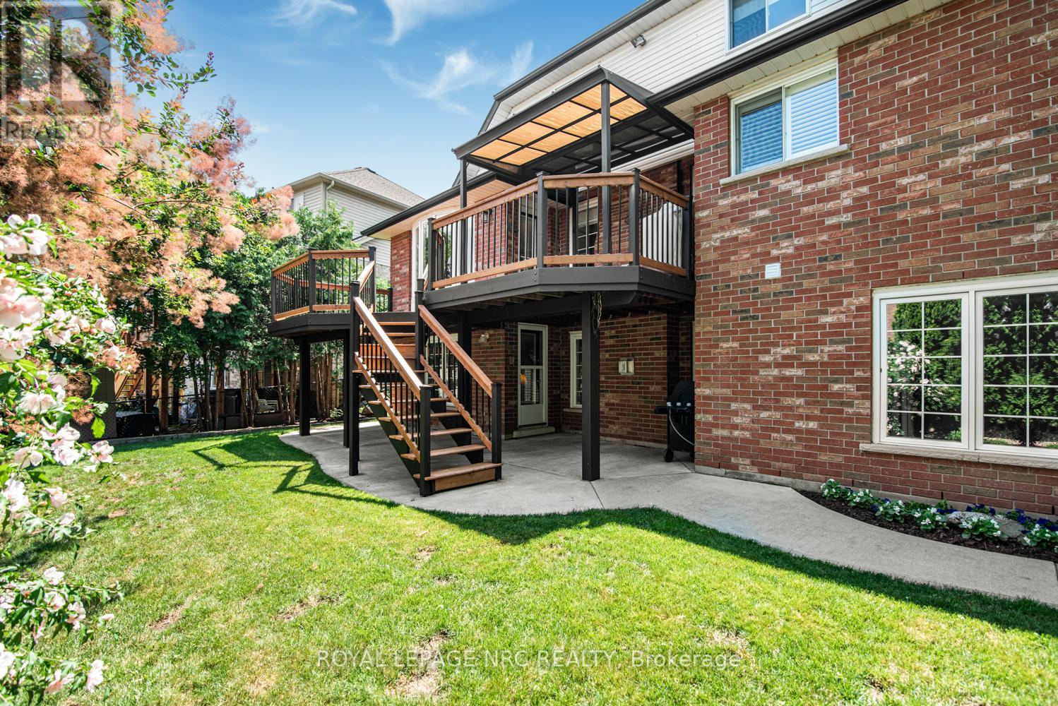 Photo 41 of 149 Dorchester Drive, Grimsby ON