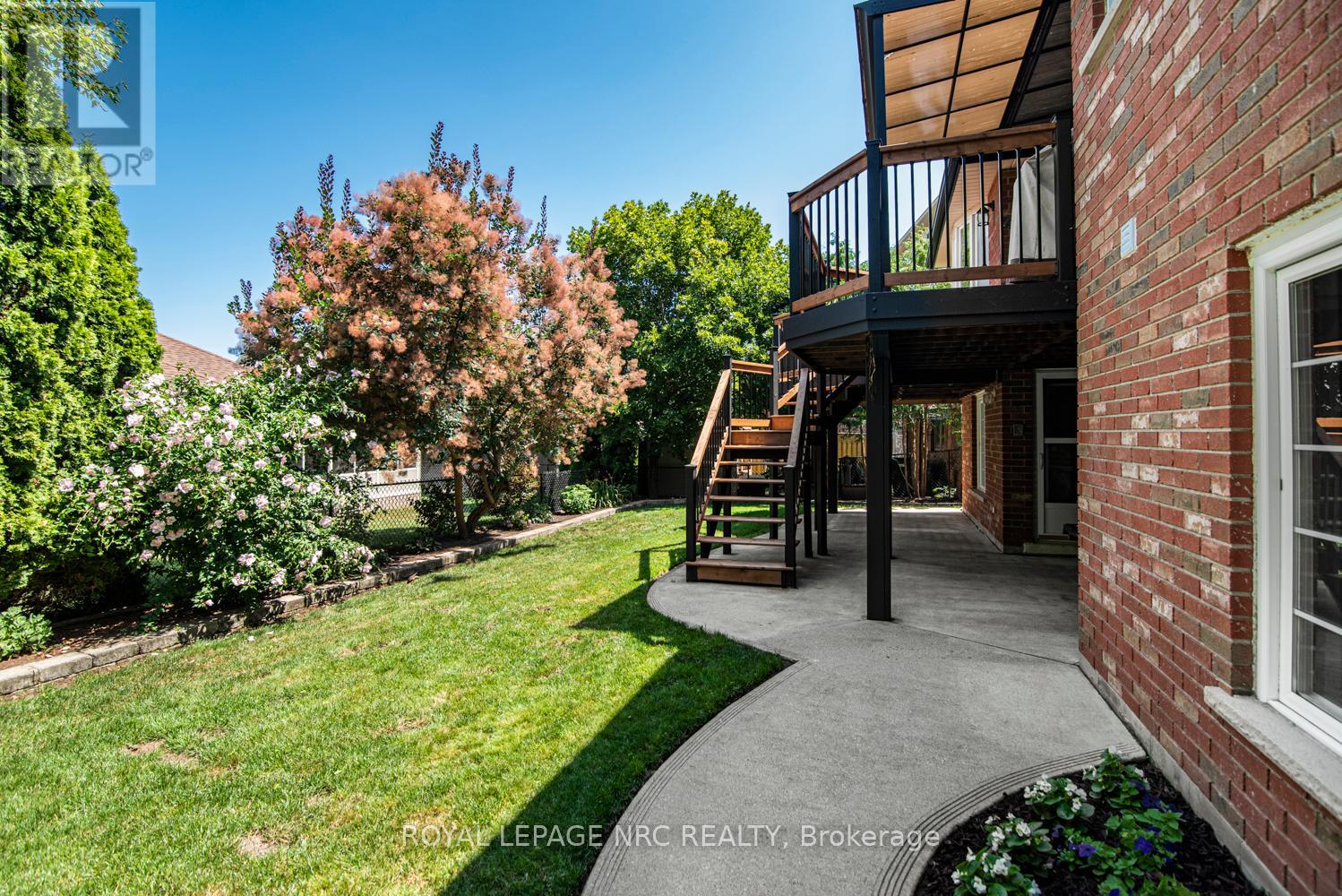 Photo 43 of 149 Dorchester Drive, Grimsby ON