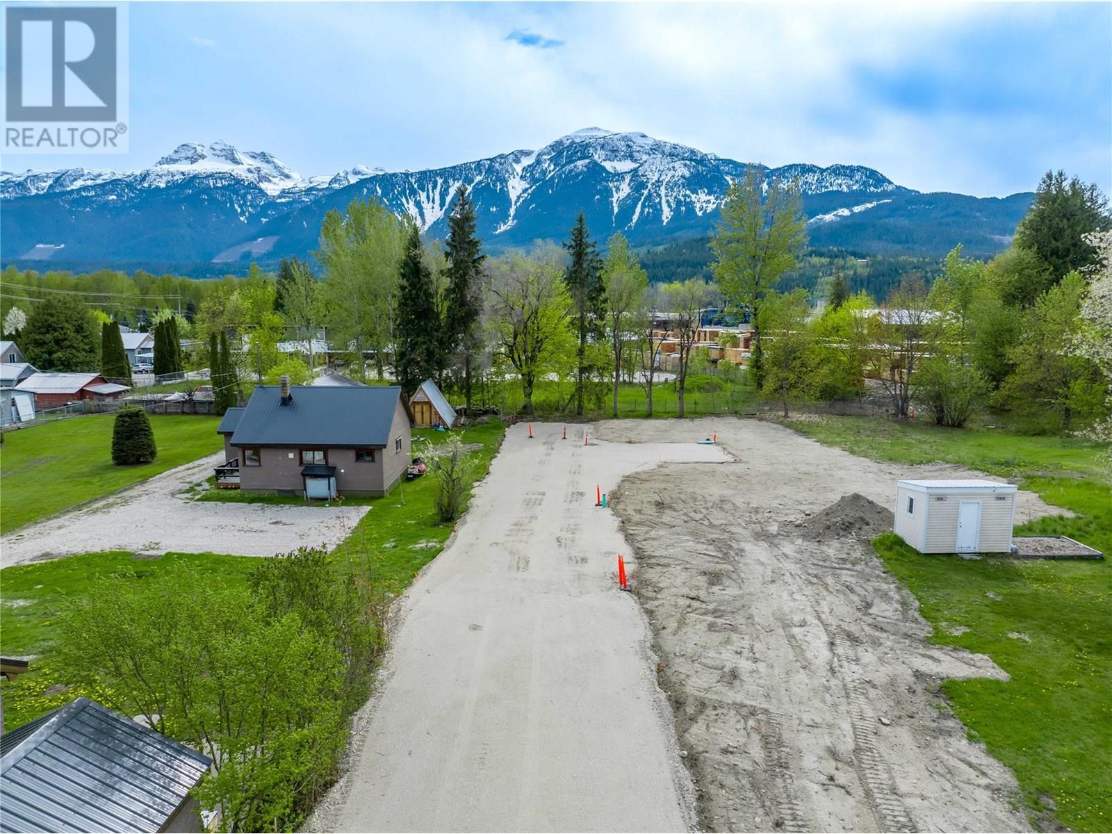1-705 Eighth Street E, Revelstoke