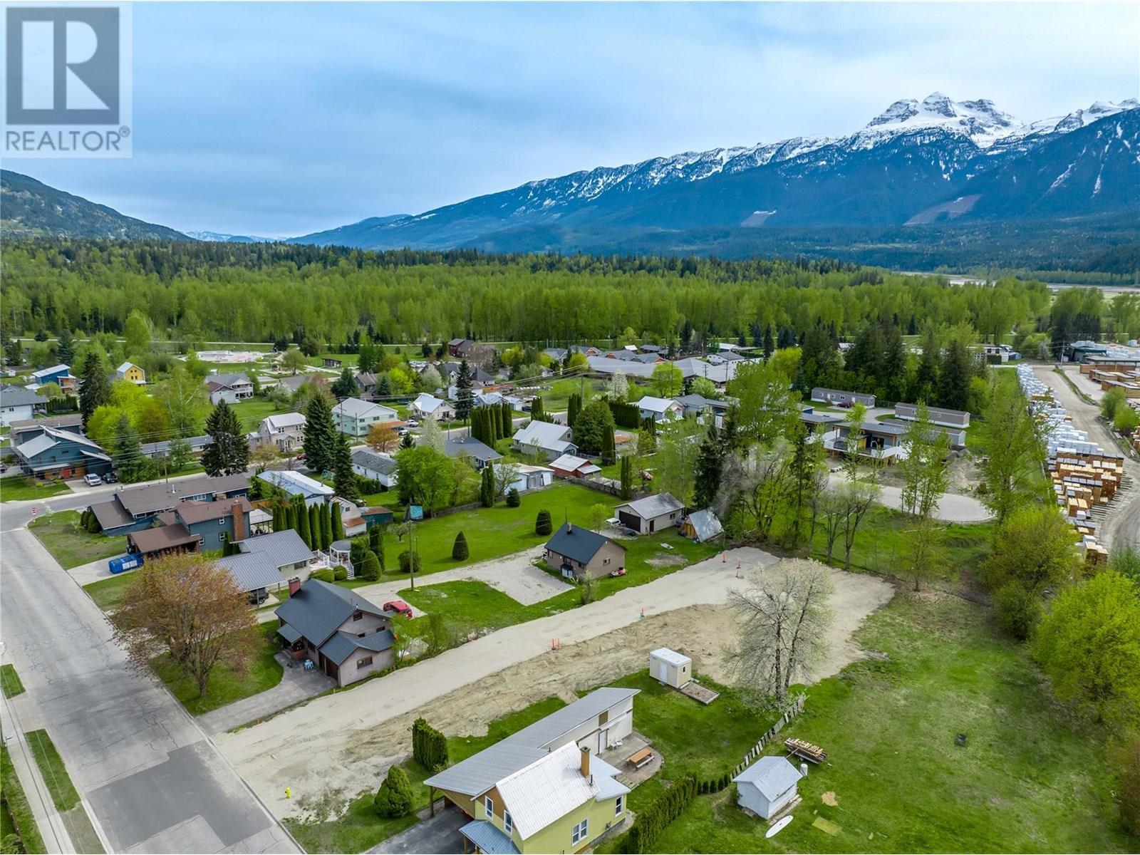 1-705 Eighth Street E, Revelstoke
