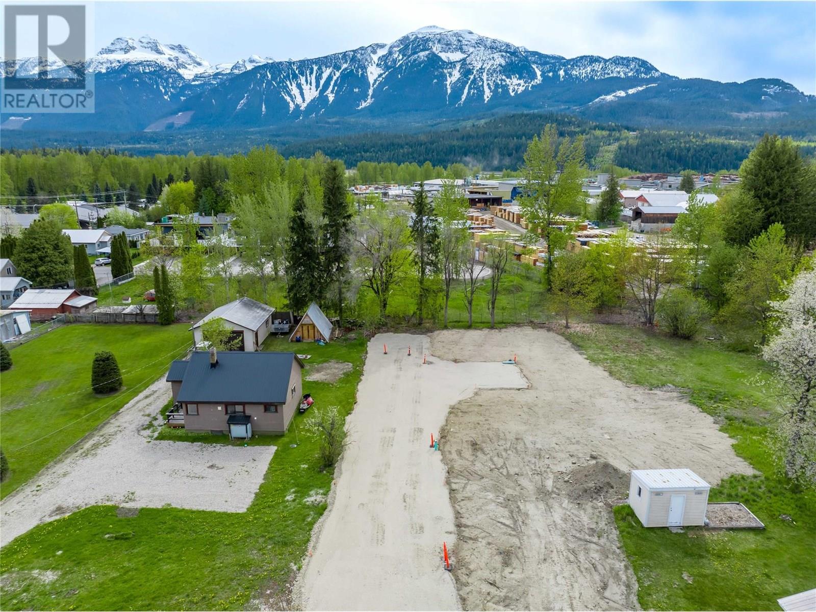 1-705 Eighth Street E, Revelstoke