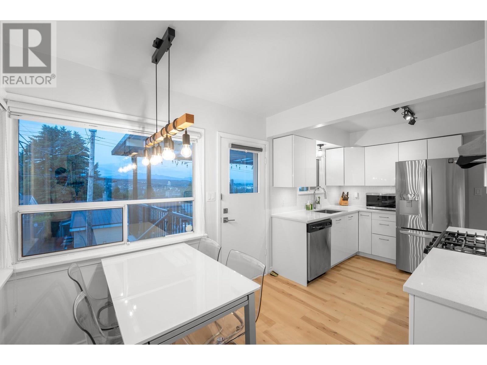 Photo 7 of 827 Burnaby Street, New Westminster BC