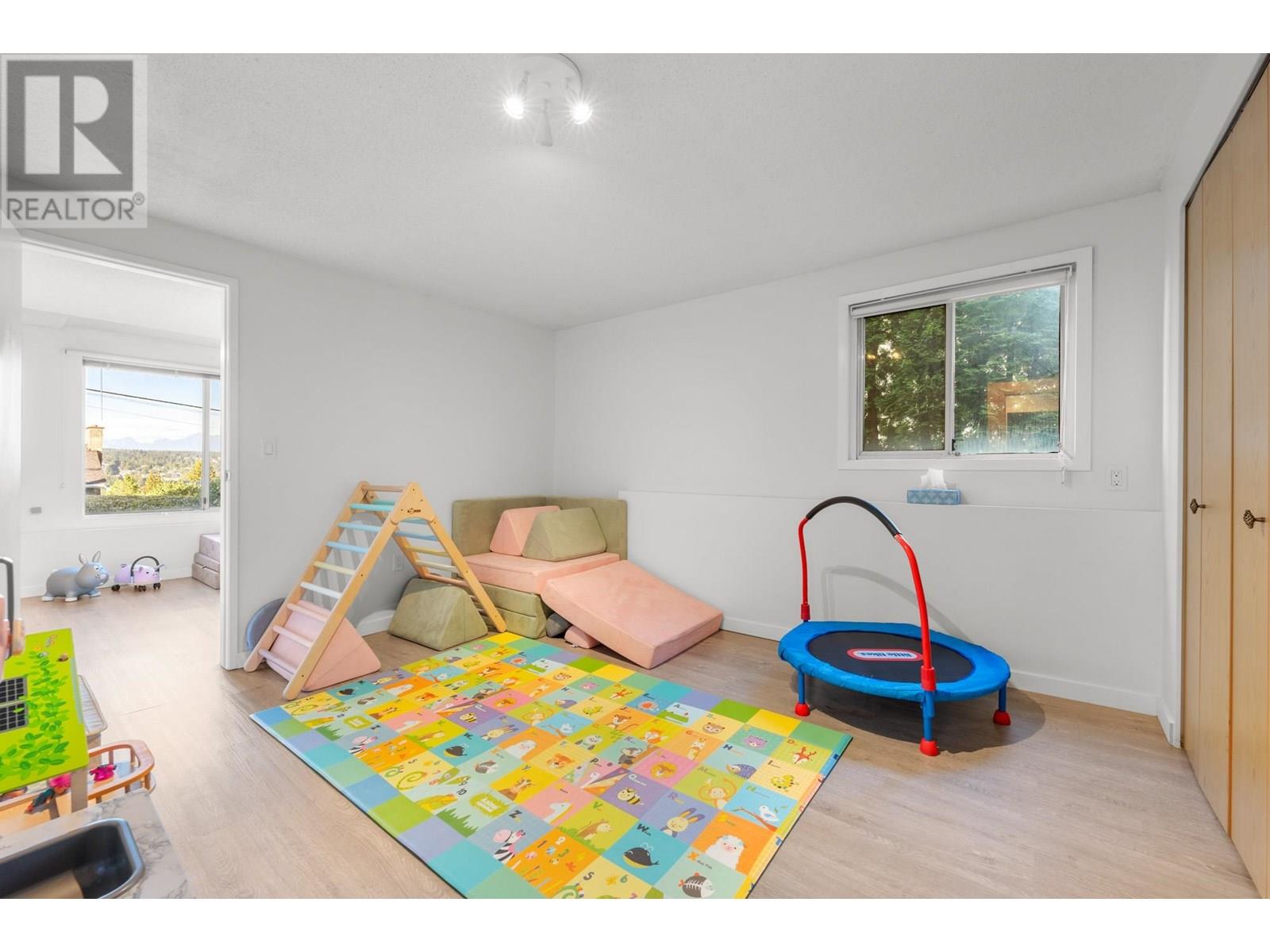 Photo 27 of 827 Burnaby Street, New Westminster BC