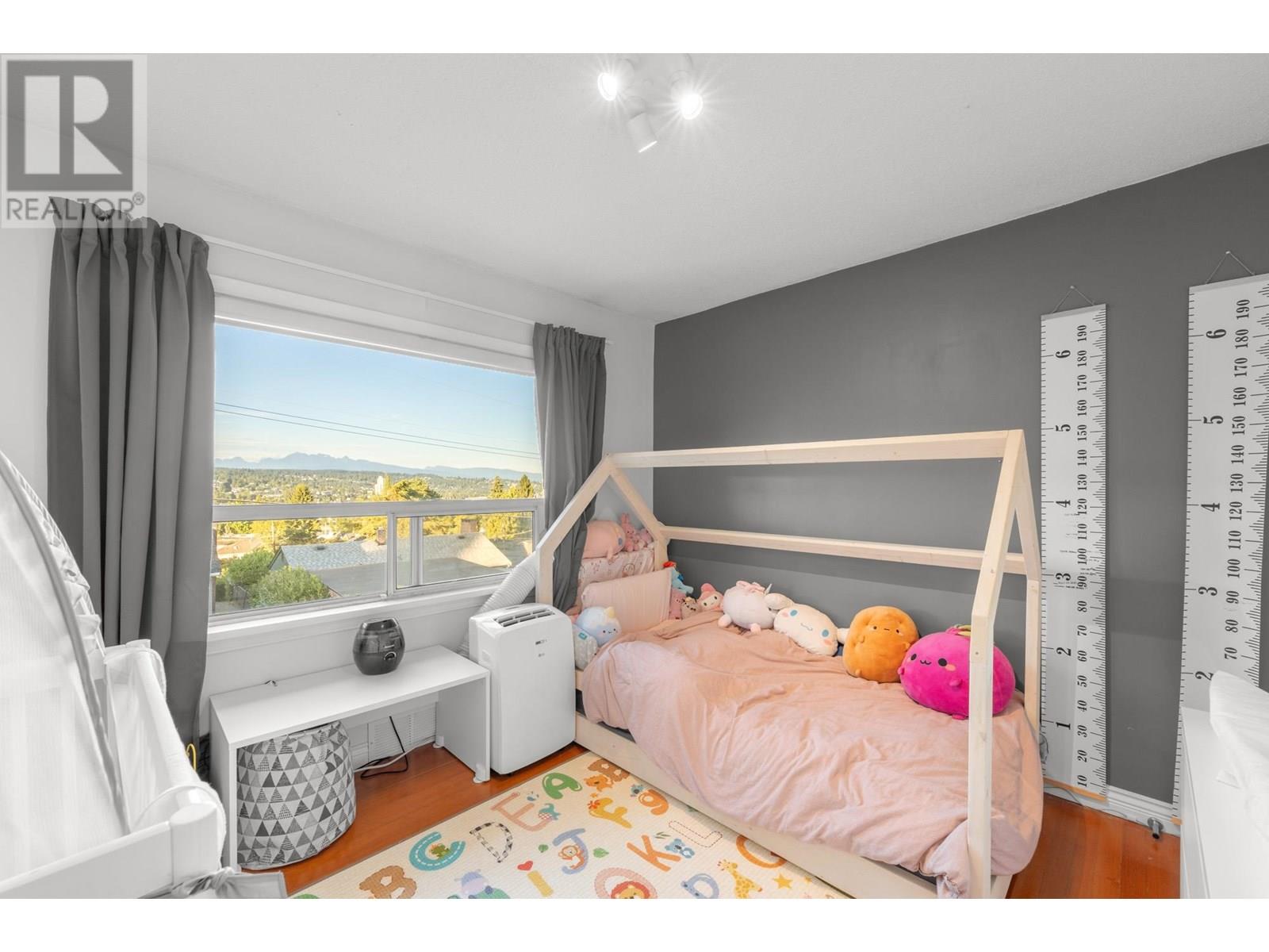 Photo 22 of 827 Burnaby Street, New Westminster BC