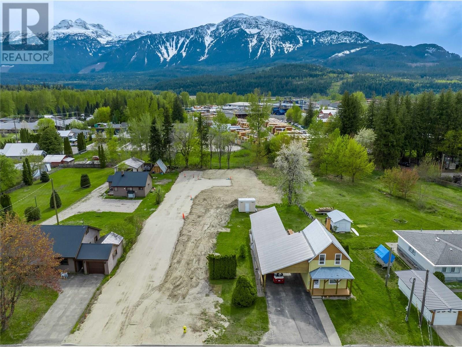 3-705 Eighth Street E, Revelstoke