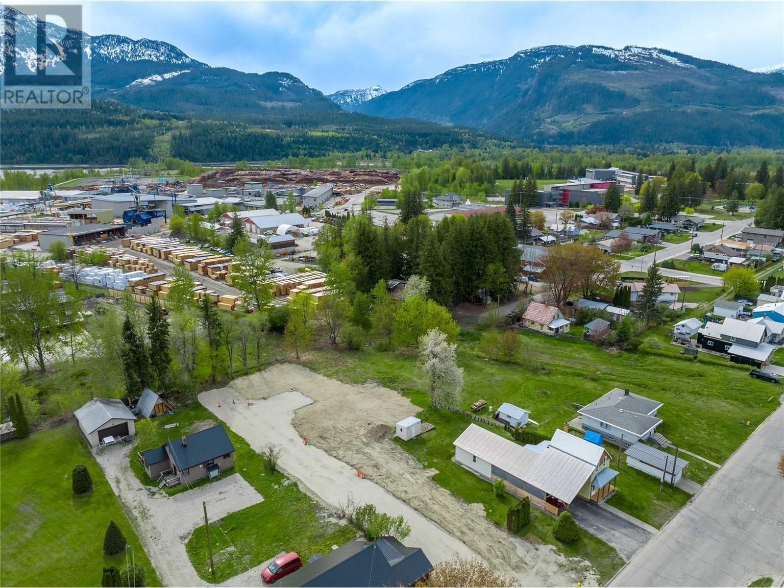 3-705 Eighth Street E, Revelstoke