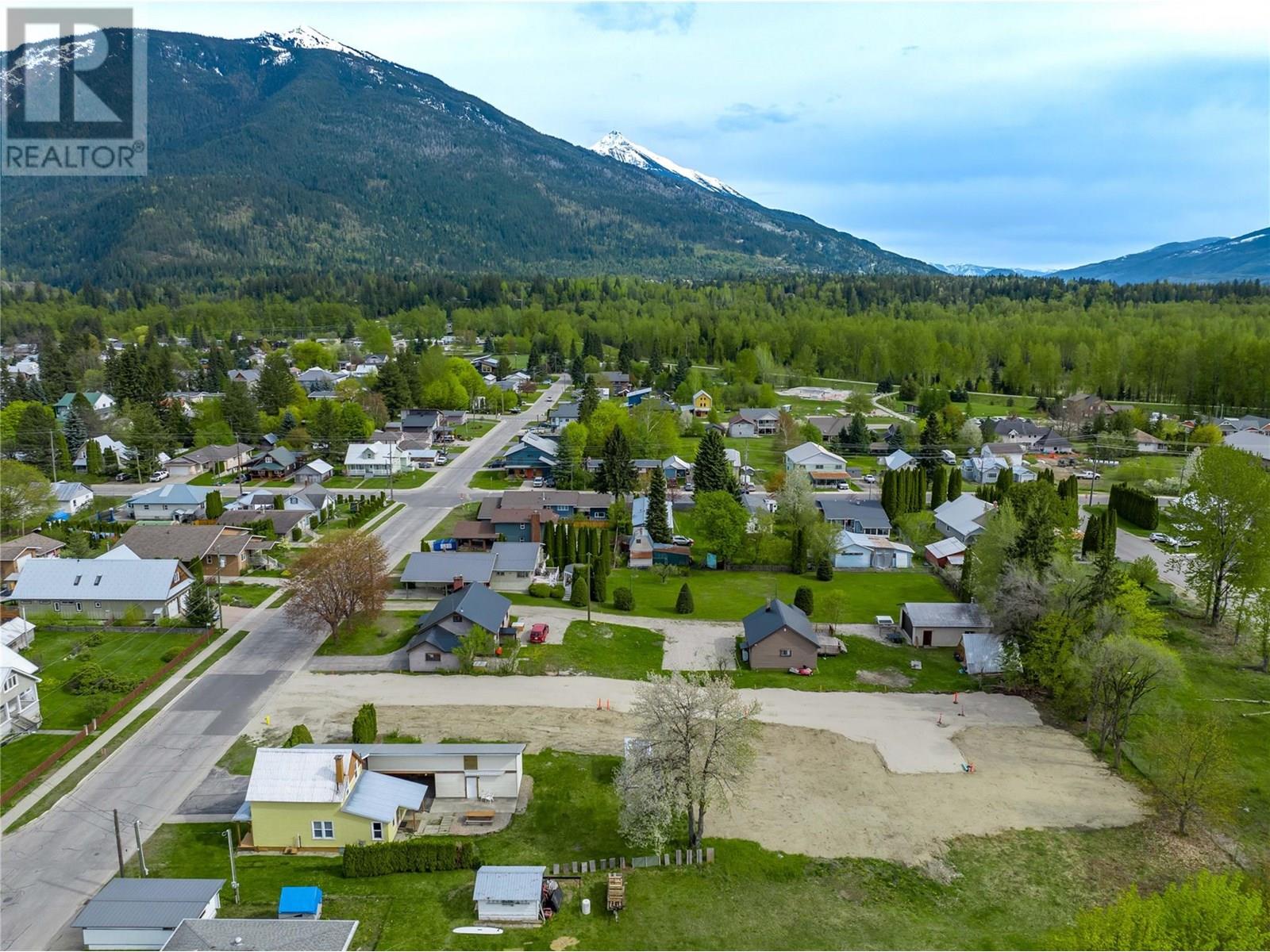 2-705 Eighth Street E, Revelstoke