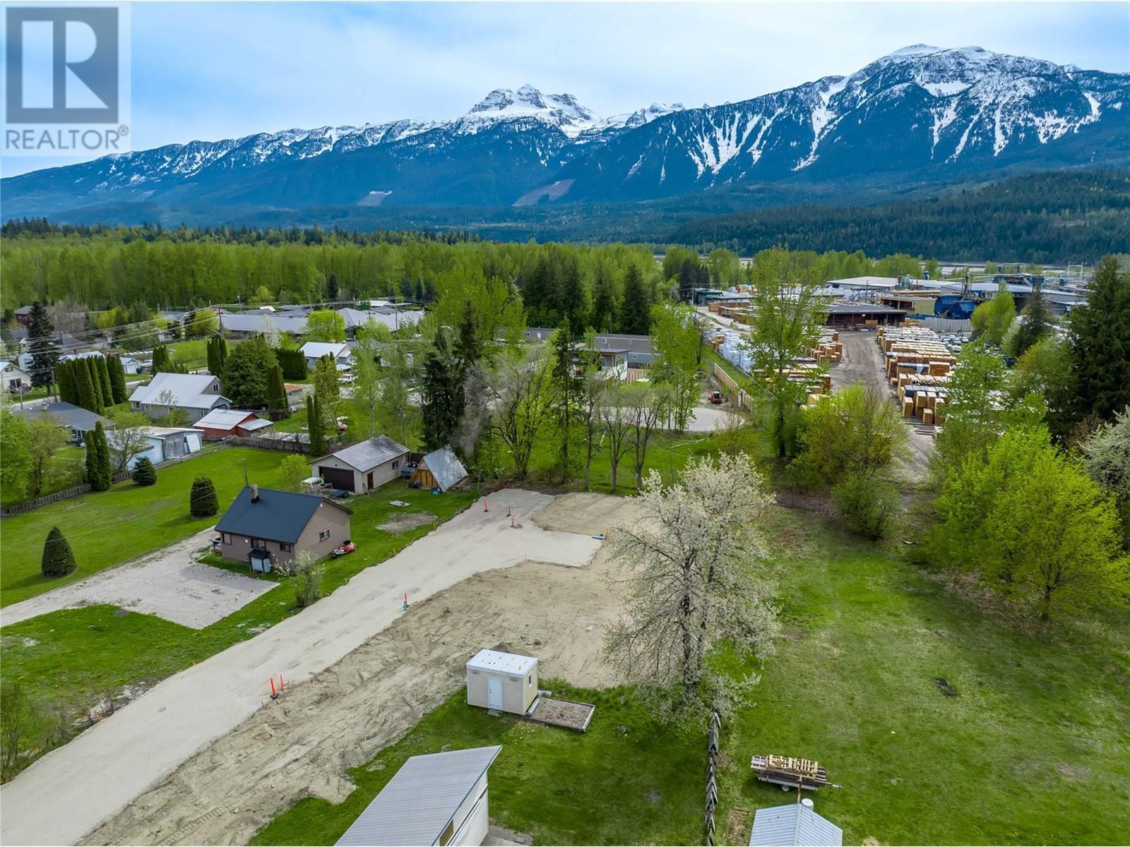 2-705 Eighth Street E, Revelstoke
