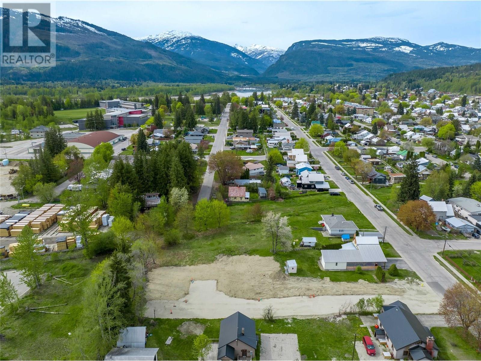 2-705 Eighth Street E, Revelstoke