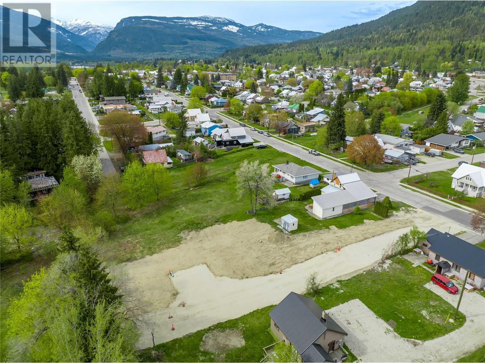 2-705 Eighth Street E, Revelstoke