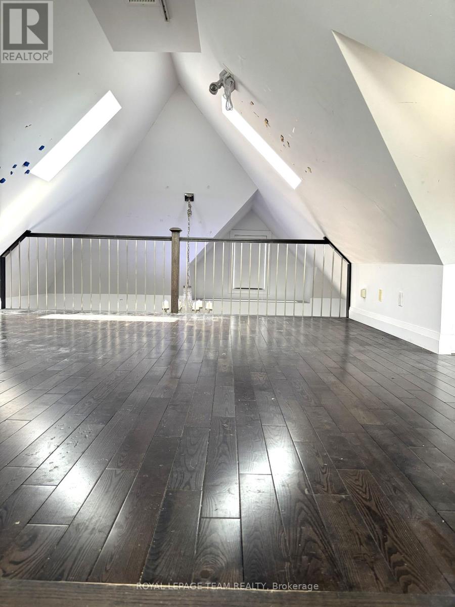 Photo 3 of 551 Somerset Street W, Ottawa ON