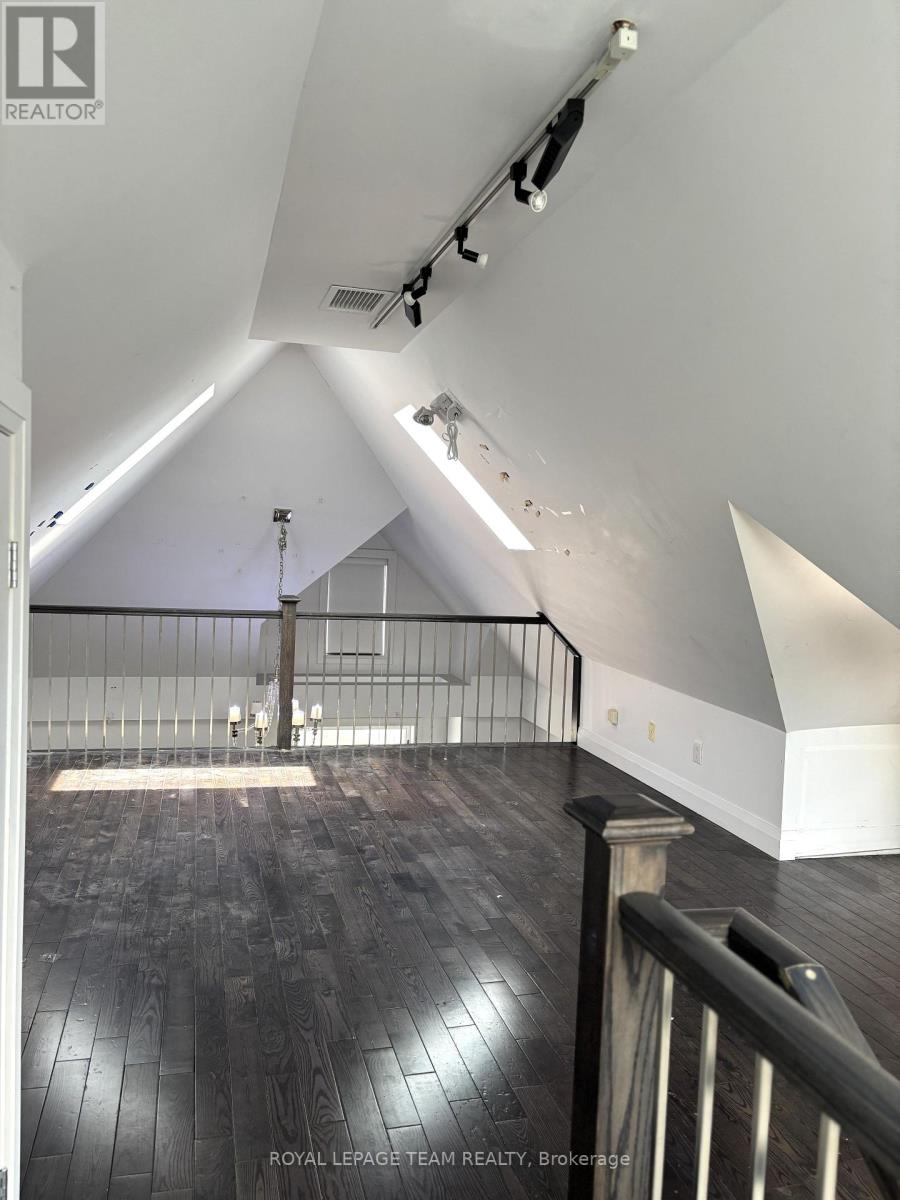 Photo 7 of 551 Somerset Street W, Ottawa ON