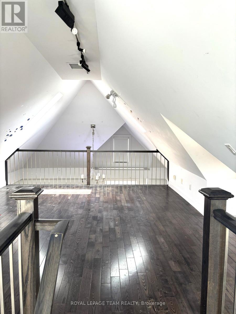 Photo 8 of 551 Somerset Street W, Ottawa ON