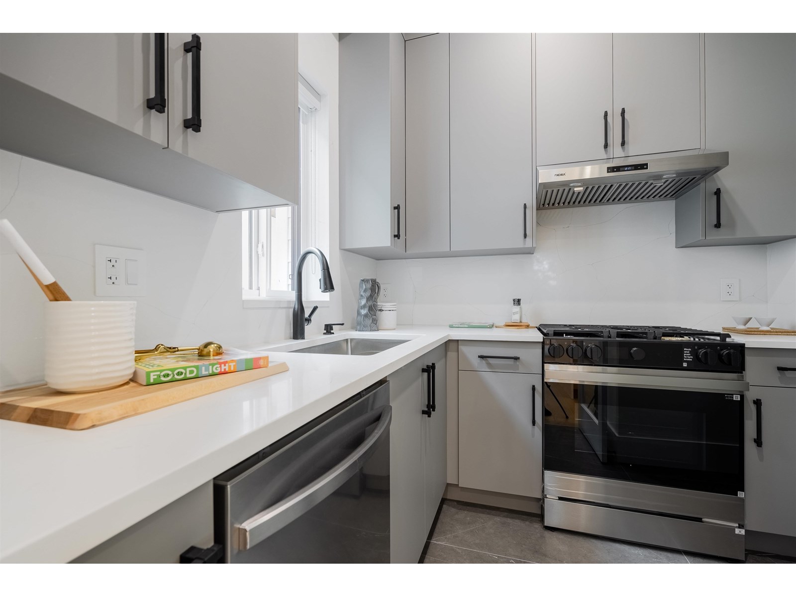 Photo 11 of 7158 204 A Street, Langley BC