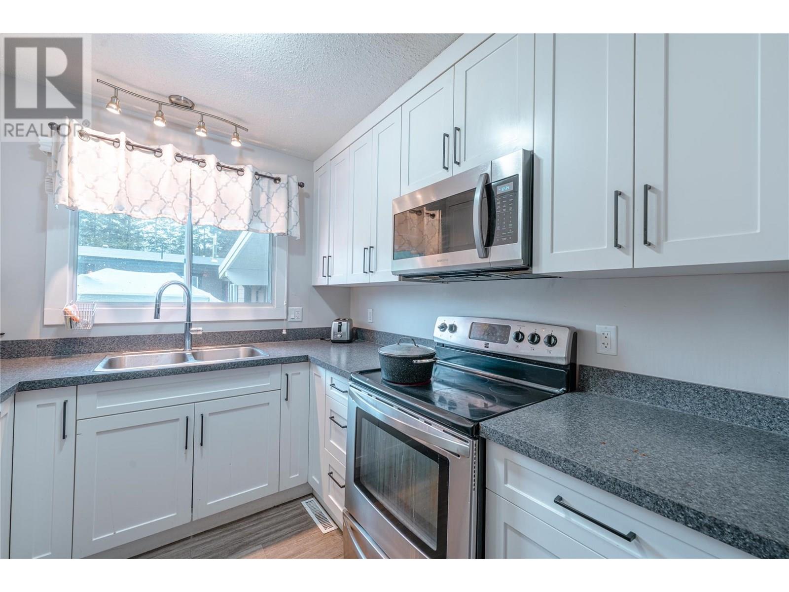 1822 A&B Maley Road, Revelstoke