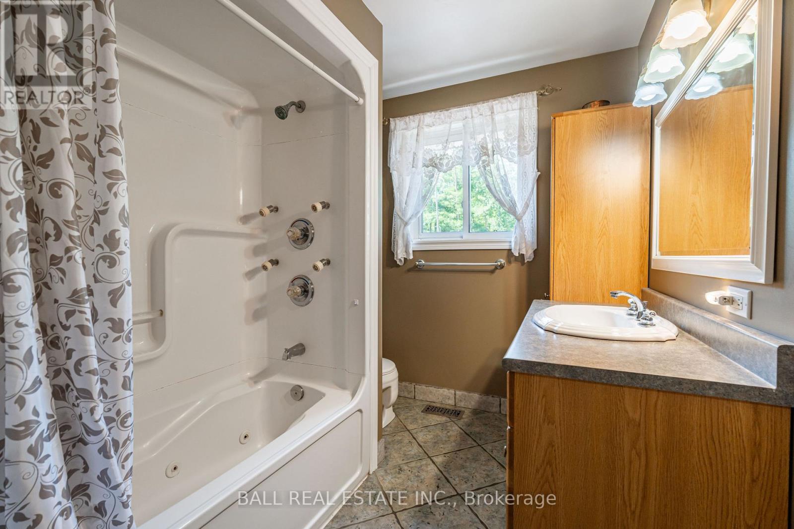 Photo 18 of 48 Blackwater Road, Brock ON