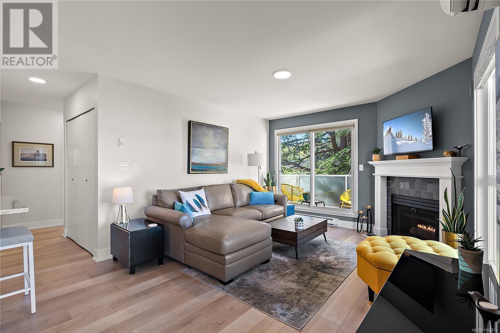Photo 7 of 411 2529 Wark St, Victoria BC