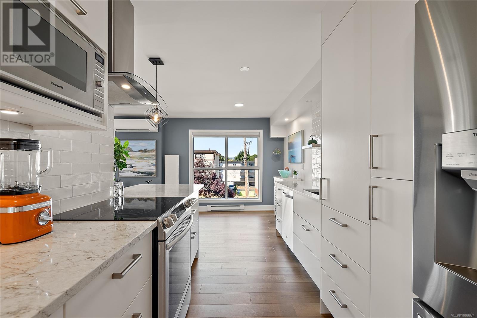 Photo 10 of 411 2529 Wark St, Victoria BC