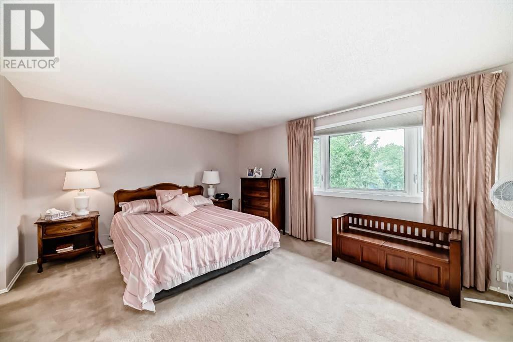 Single Family House 4 Level for Sale in  Point Drive NW Point McKay Calgary 