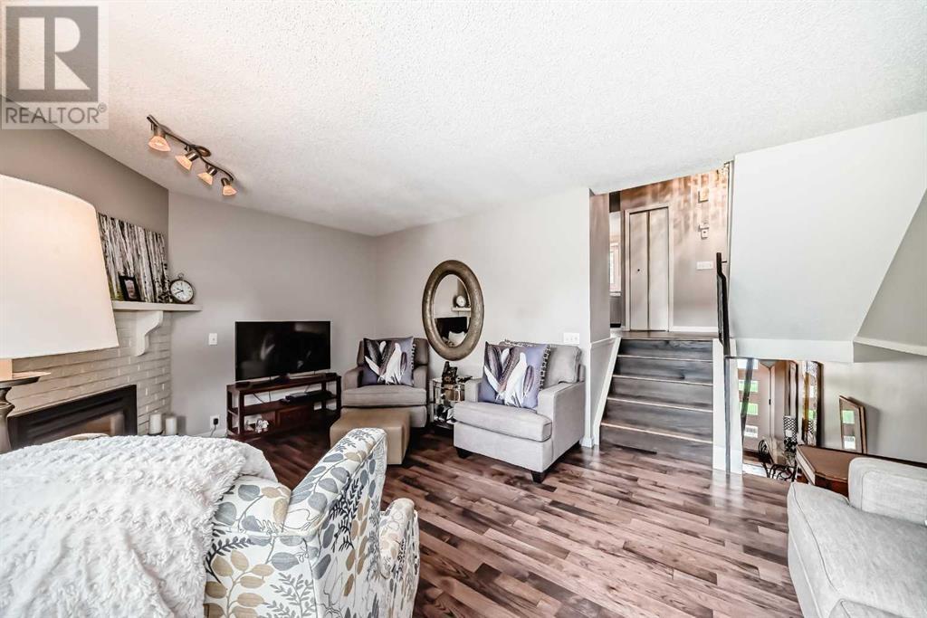 Single Family House 4 Level for Sale in  Point Drive NW Point McKay Calgary 
