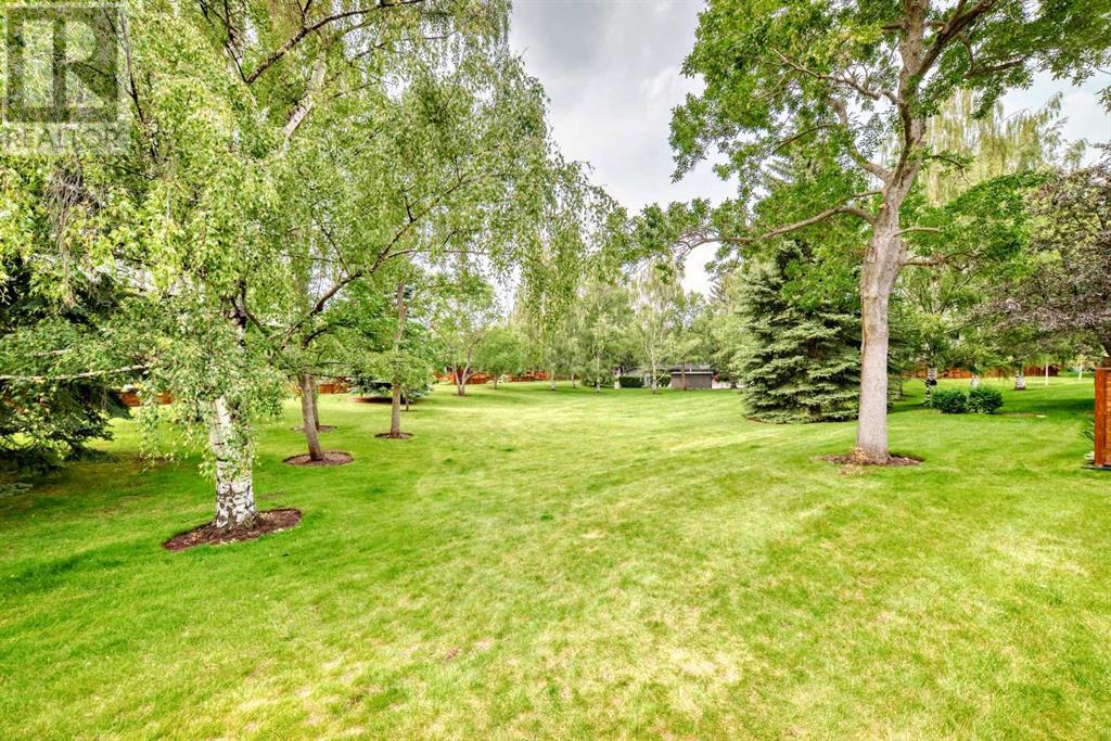Single Family House 4 Level for Sale in  Point Drive NW Point McKay Calgary 