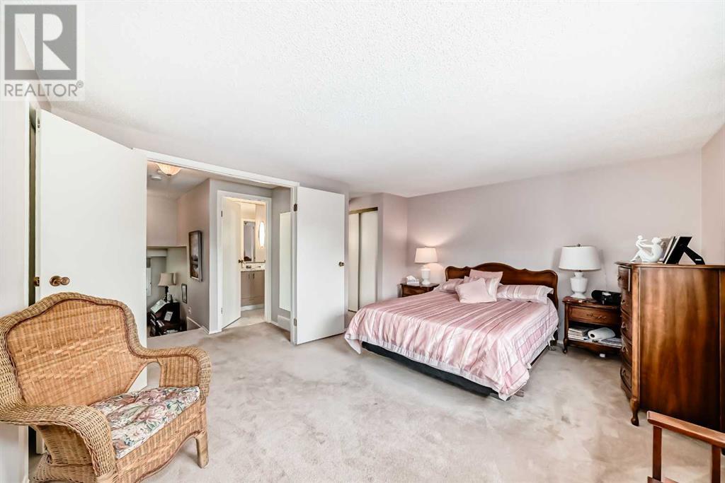 Single Family House 4 Level for Sale in  Point Drive NW Point McKay Calgary 