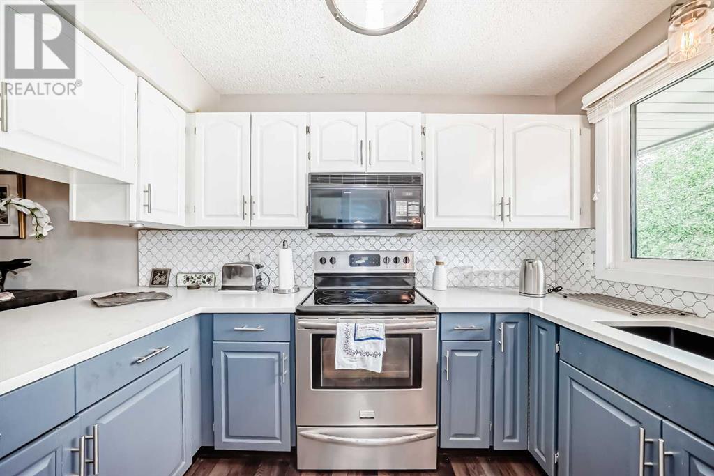 Single Family House 4 Level for Sale in  Point Drive NW Point McKay Calgary 