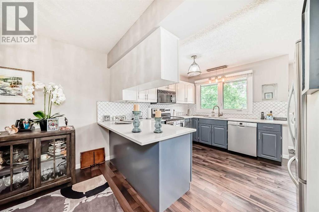 Single Family House 4 Level for Sale in  Point Drive NW Point McKay Calgary 