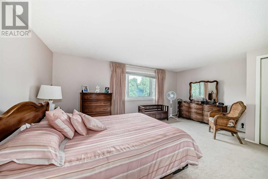Single Family House 4 Level for Sale in  Point Drive NW Point McKay Calgary 