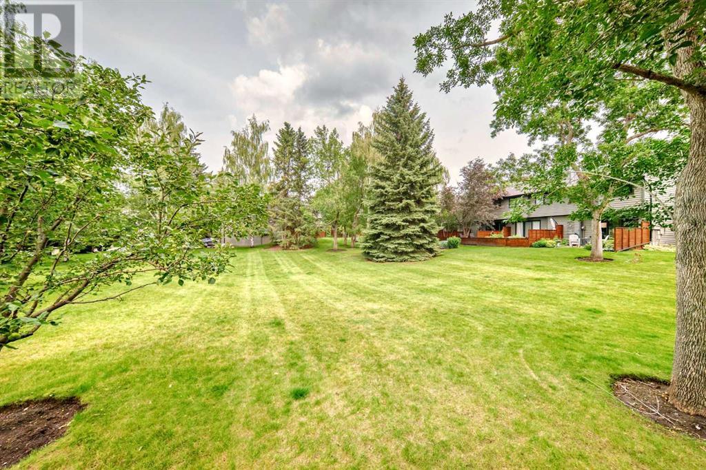 Single Family House 4 Level for Sale in  Point Drive NW Point McKay Calgary 